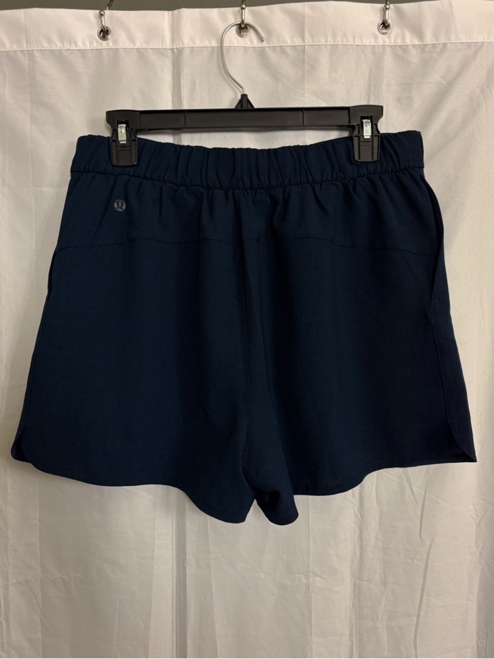 Lululemon Flat-Front Relaxed Short 4"
True Navy size 8 - Picture 5 of 8